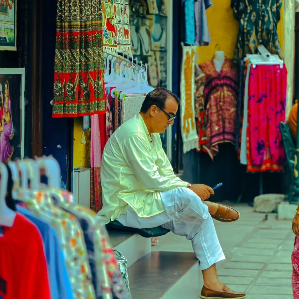 a man sittting at jew street kochi